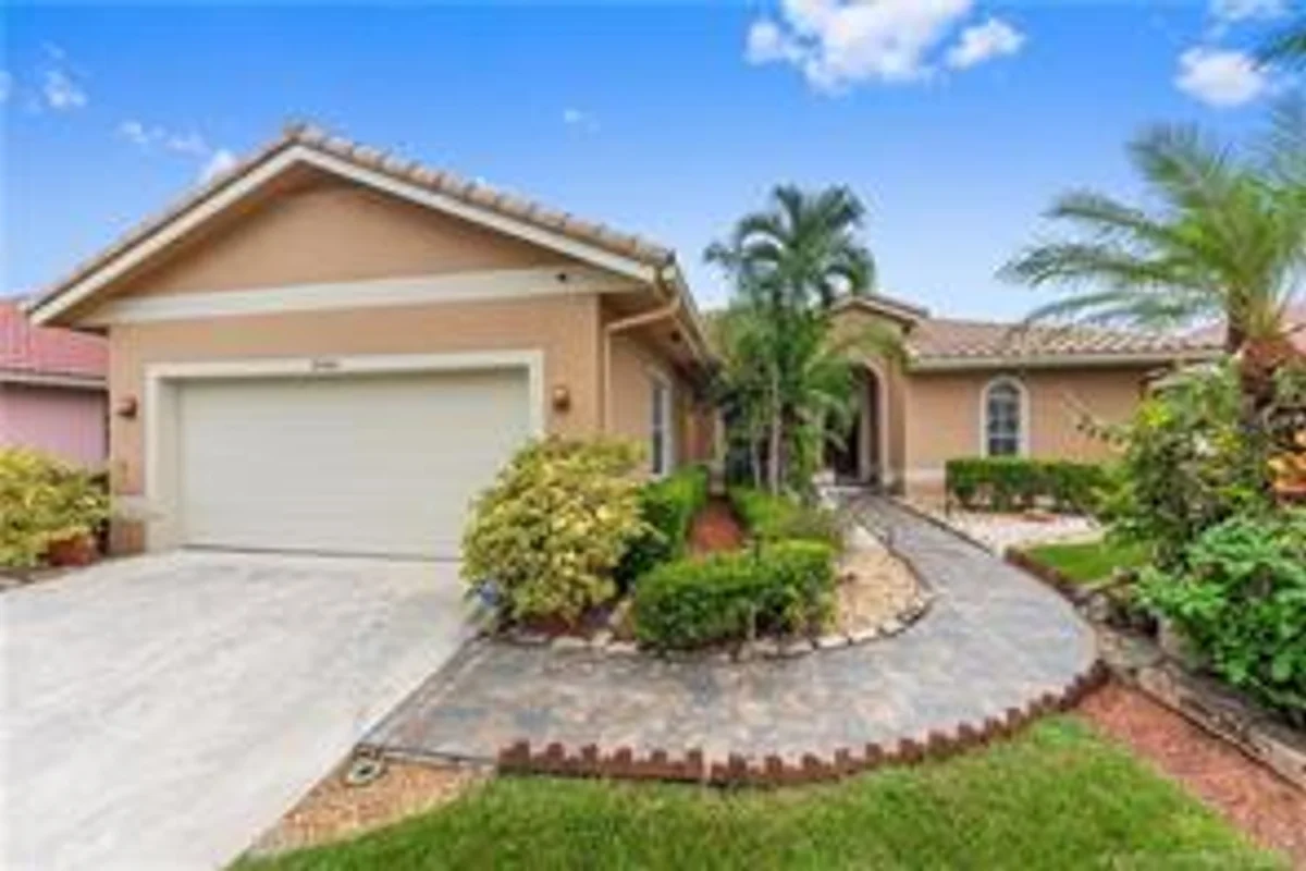 9140 Cypress Hollow Dr, Palm Beach Gardens: photo 1 of 4