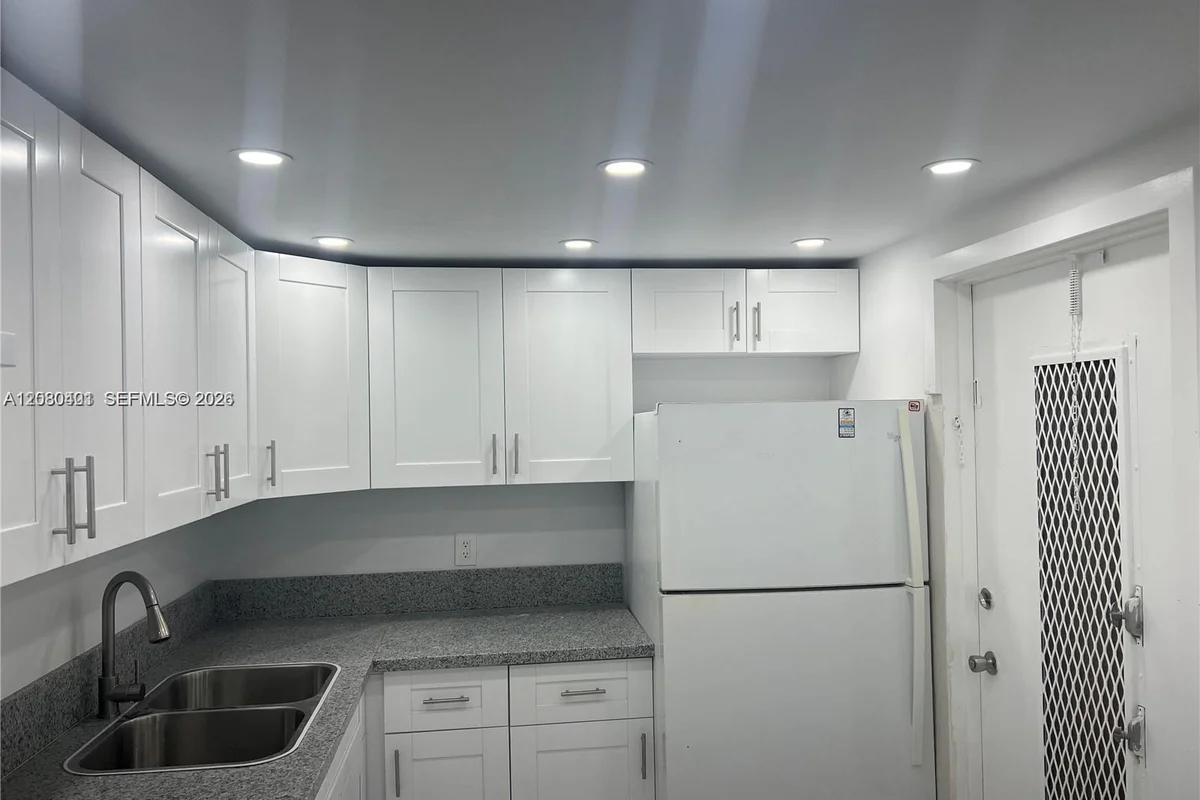 616 NW 13th St #17, Boca Raton: photo 1 of 21