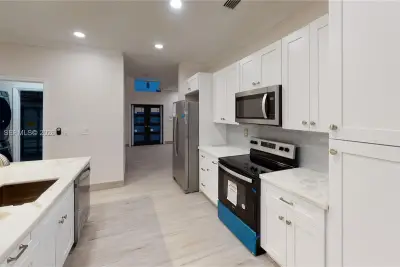 16785 NW 12th Ct, Pembroke Pines: photo 1 of 9