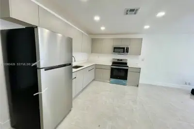 5800 NW 27th Ct, Lauderhill: photo 1 of 13