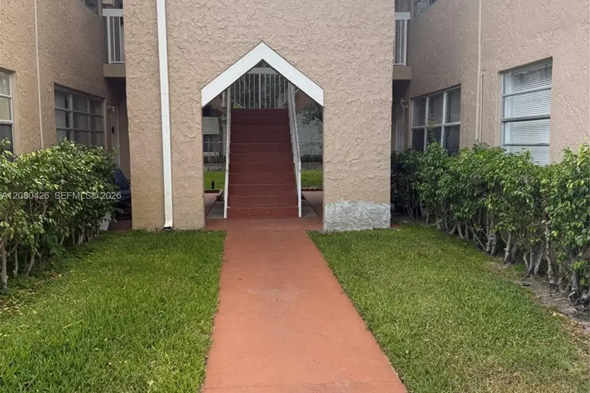838 Twin Lakes Dr #19-E, Coral Springs: photo 1 of 18