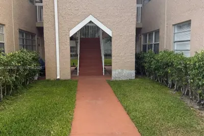 838 Twin Lakes Dr #19-E, Coral Springs: photo 1 of 18