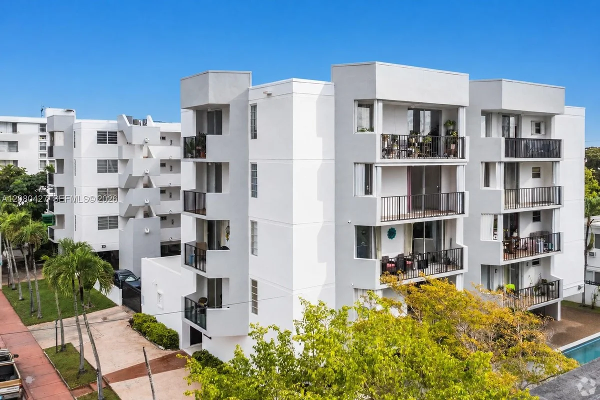 7921 Byron Ave #206, Miami Beach: photo 1 of 4