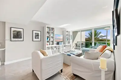 650 West Ave #406, Miami Beach: photo 1 of 17