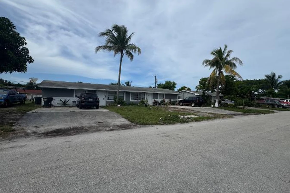 3141 49th Ln S, Lake Worth Beach: photo 1 of 17