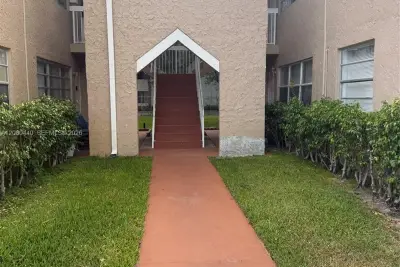 838 Twin Lakes Dr #19-E, Coral Springs: photo 1 of 18