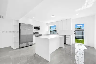 4040 SW 108th Ave, Miami: photo 1 of 29
