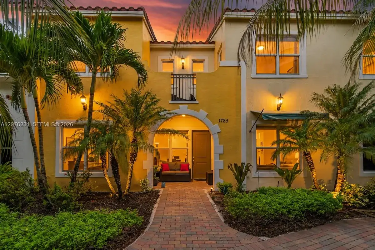 1785 NW 124th Pl, Pembroke Pines: photo 1 of 43