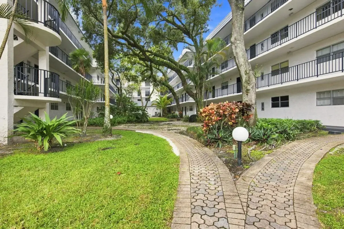 3280 Spanish Moss Ter #403, Lauderhill: photo 1 of 28