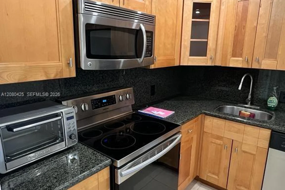 20500 W Country Club Dr #204, Aventura: photo 1 of 13