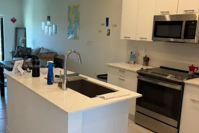 8001 NW 41st St #F-310, Doral: photo 1 of 10