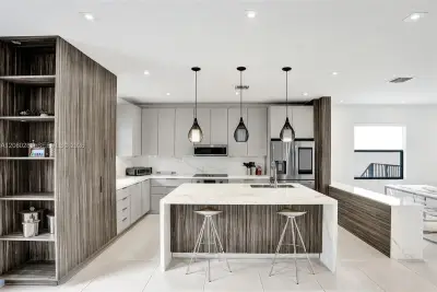 606 NE 191st Ter, Miami: photo 1 of 26