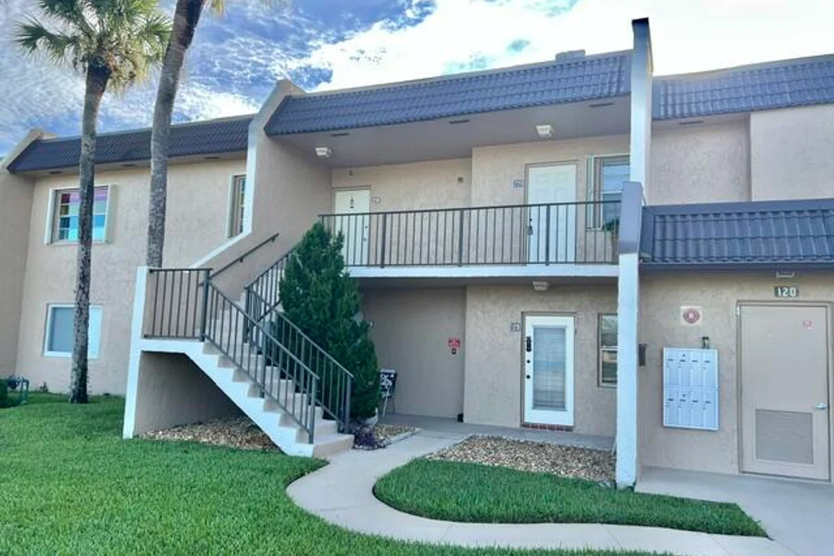 120 Lake Meryl Dr #220, West Palm Beach: photo 1 of 23