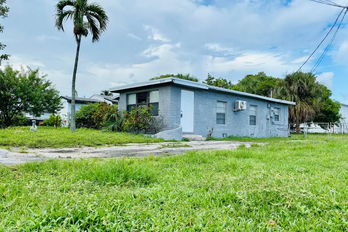 605 NW 9th Ave, Pompano Beach: photo 1 of 15