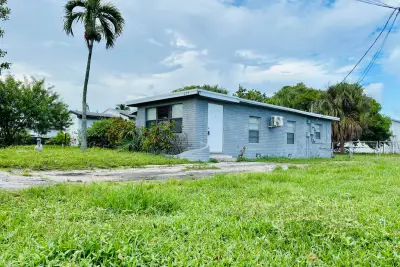 605 NW 9th Ave, Pompano Beach: photo 1 of 15