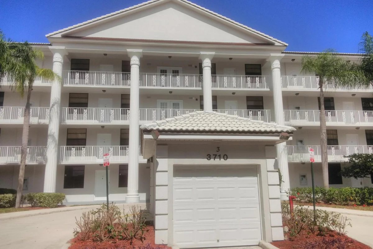 3710 Whitehall Dr #103, West Palm Beach: photo 1 of 17