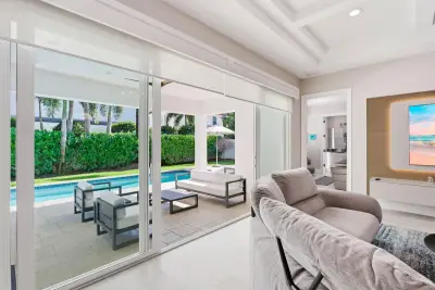 464 NE 8th St, Boca Raton: photo 1 of 77