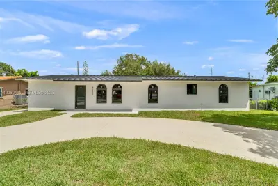 6235 SW 24th St, Miami: photo 1 of 33