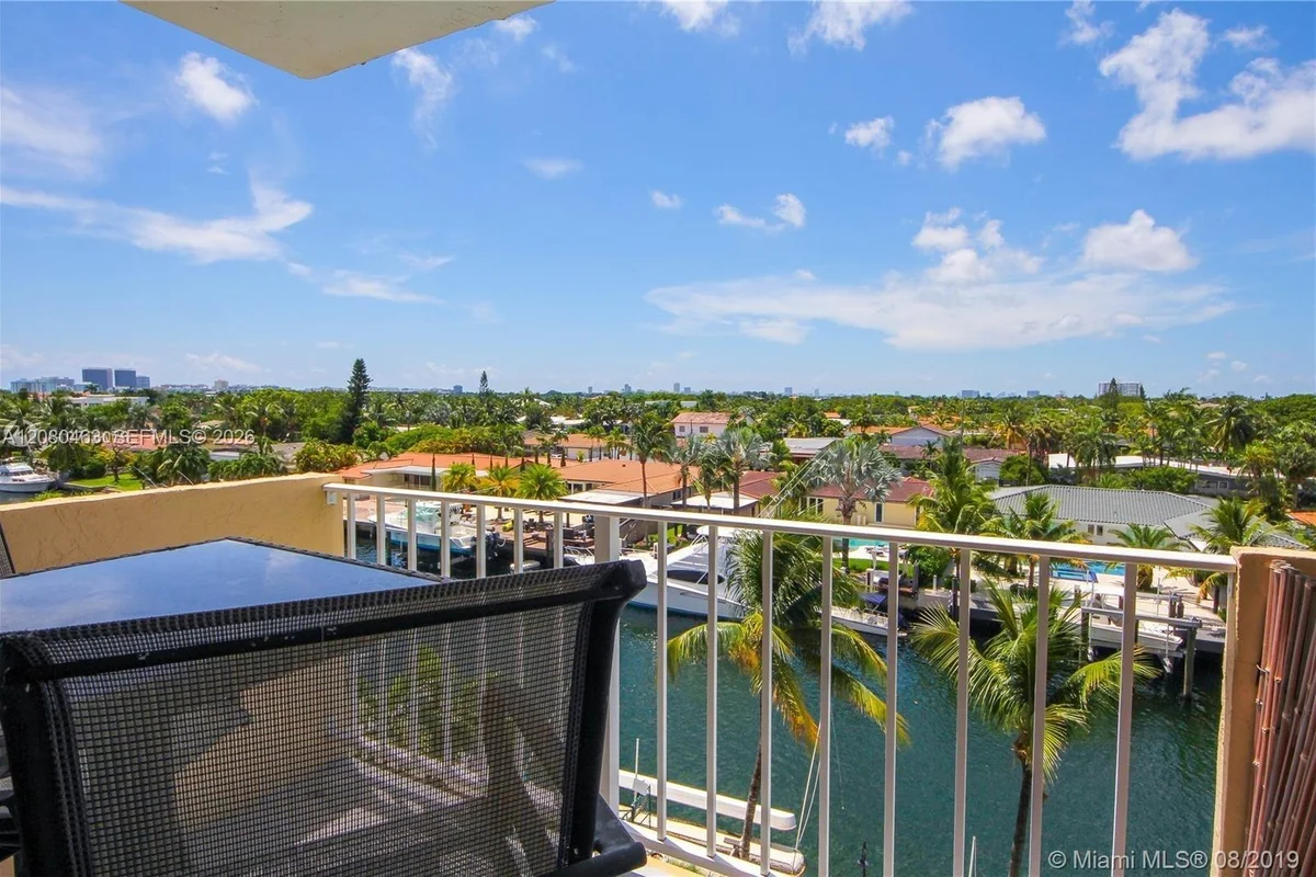 2350 NE 135th St #507, North Miami: photo 1 of 10