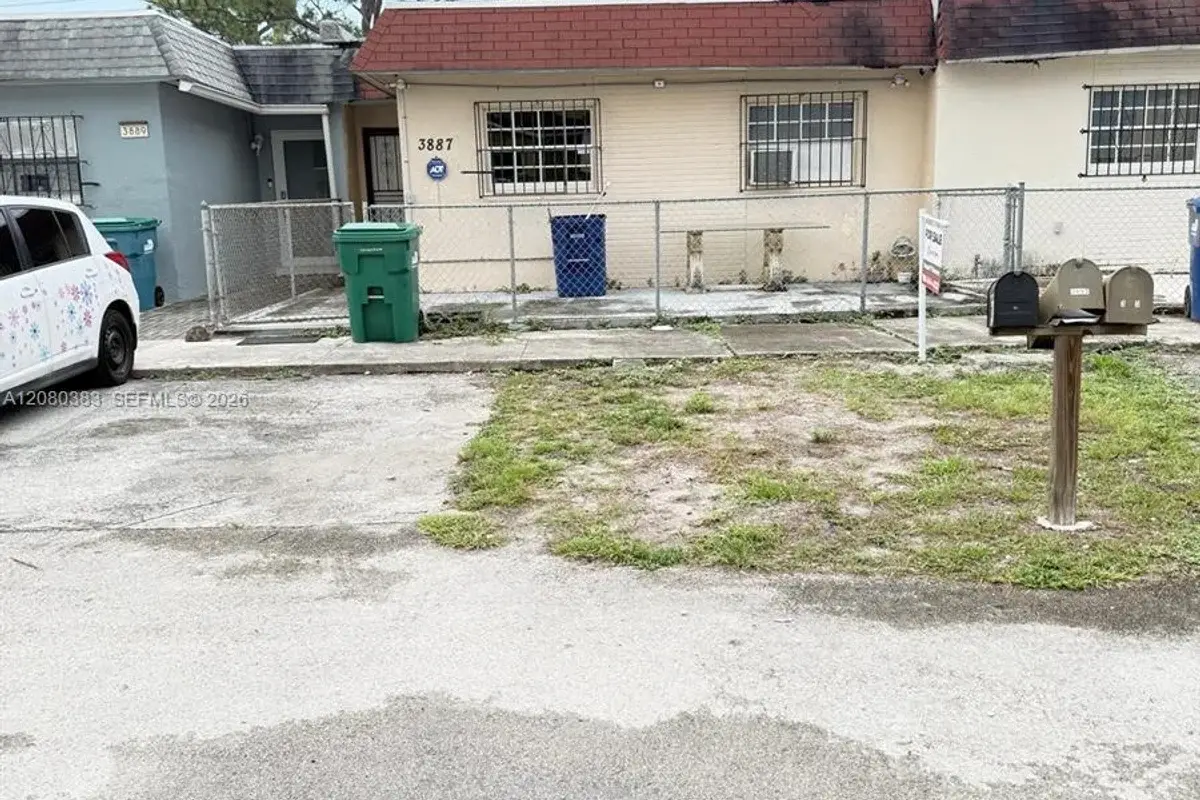 3887 NW 207th St Rd, Miami Gardens: photo 1 of 7