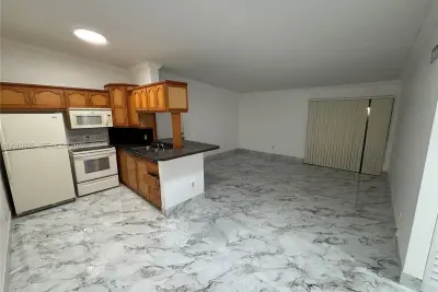 9733 Hammocks Blvd #201C, Miami: photo 1 of 12
