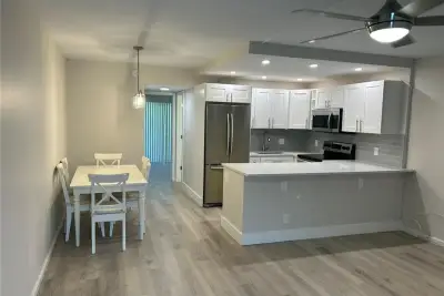 423 Markham T, Deerfield Beach: photo 1 of 12