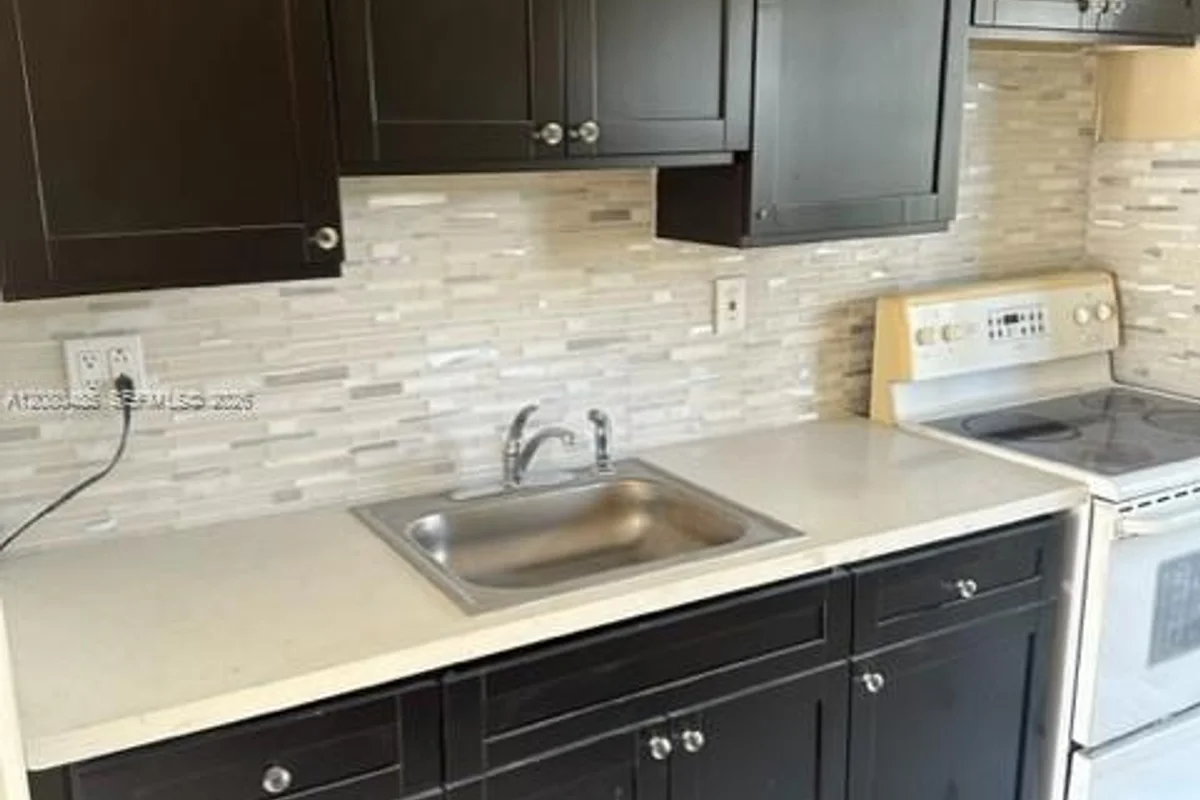 13990 NE 20th Ct #3, North Miami Beach: photo 1 of 5