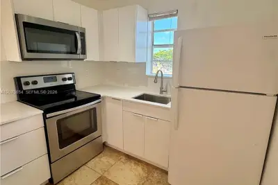 1020 SW 7 Th #9, Miami: photo 1 of 13