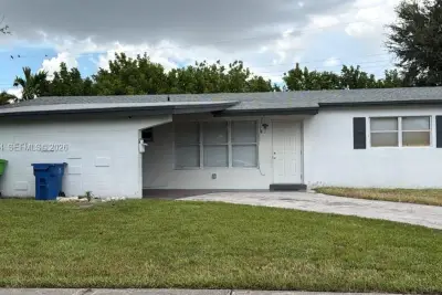 6111 NW 17th Ct, Sunrise: photo 1 of 12