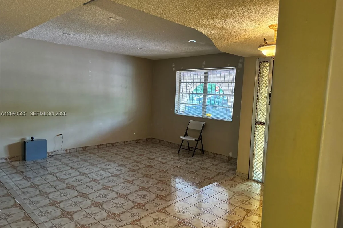 House in Miami: photo 1 of 14