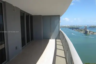 488 NE 18th St #3404, Miami: photo 1 of 54