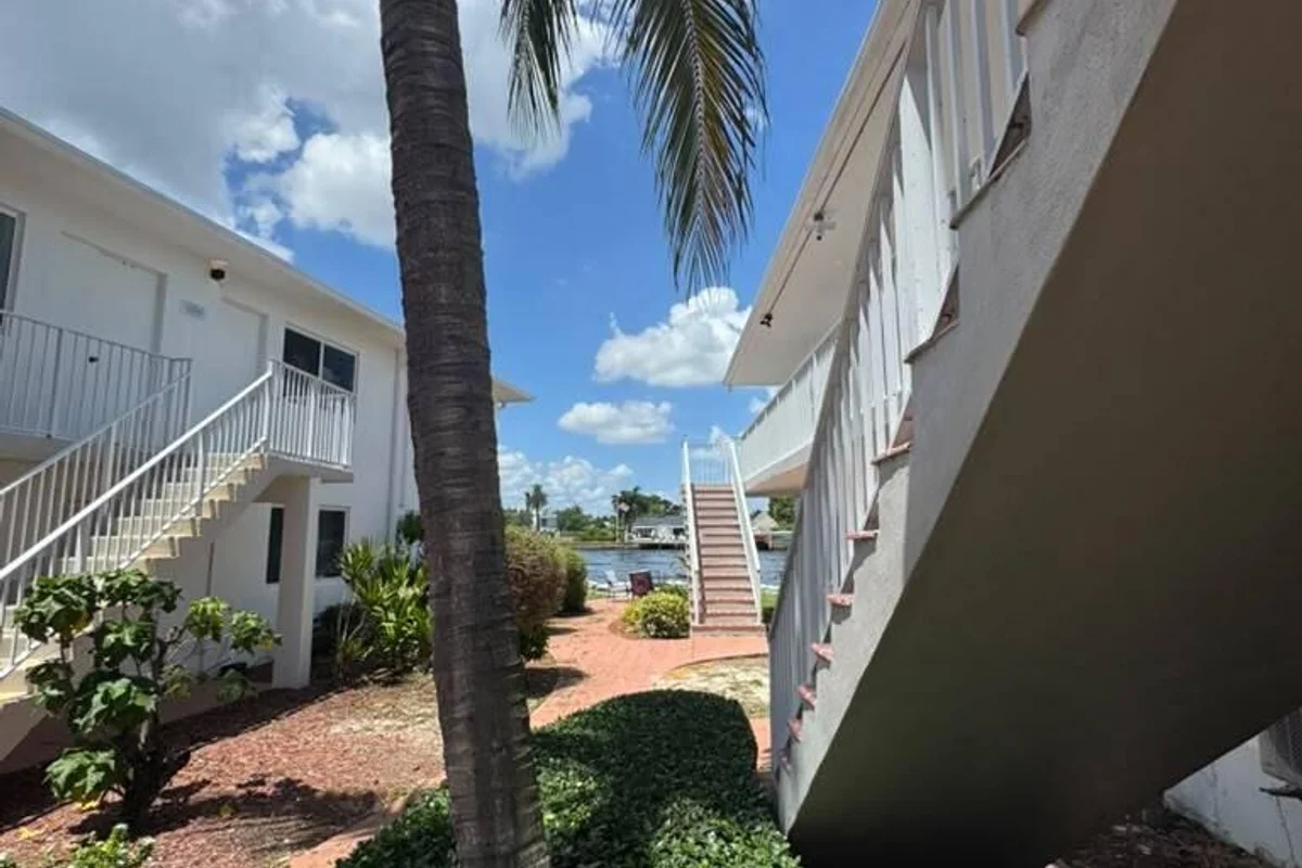999 S Riverside Dr #101, Pompano Beach: photo 1 of 5