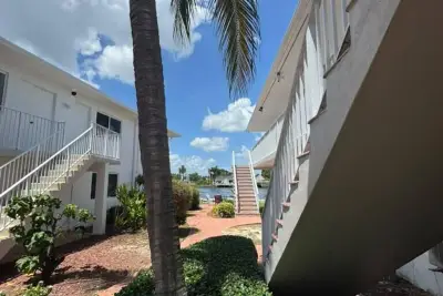 999 S Riverside Dr #101, Pompano Beach: photo 1 of 5