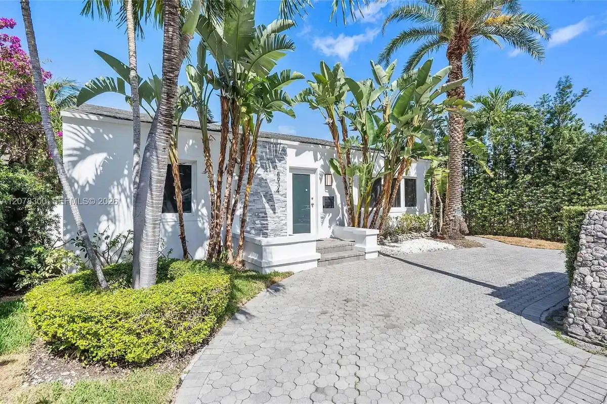 8934 Harding Ave, Surfside: photo 1 of 39