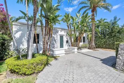 8934 Harding Ave, Surfside: photo 1 of 39