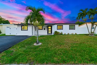 6335 Southgate Blvd, Margate: photo 1 of 38