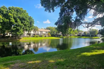 4766 NW 22nd St, Coconut Creek: photo 1 of 29