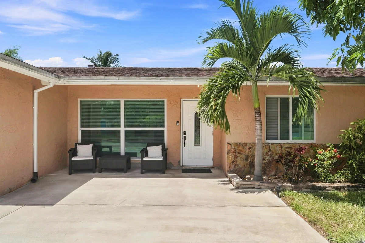 4665 NW 113th Ave, Sunrise: photo 1 of 9