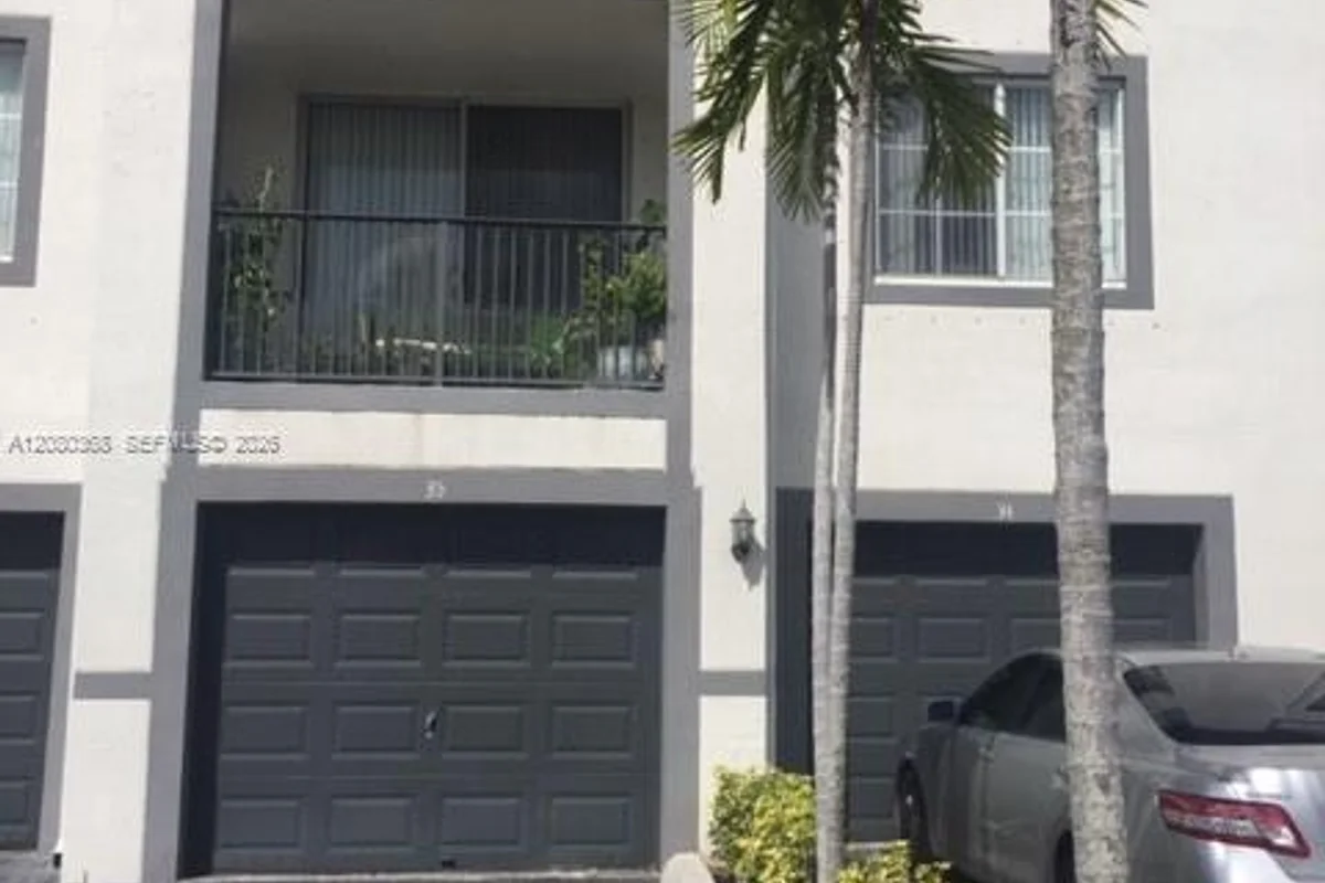 Condo in Doral: photo 1 of 29