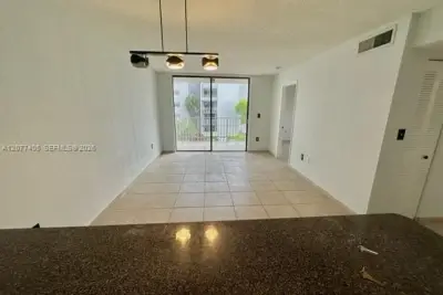 8145 NW 7th St #321, Miami: photo 1 of 11