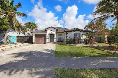 12633 SW 224th St, Miami: photo 1 of 4