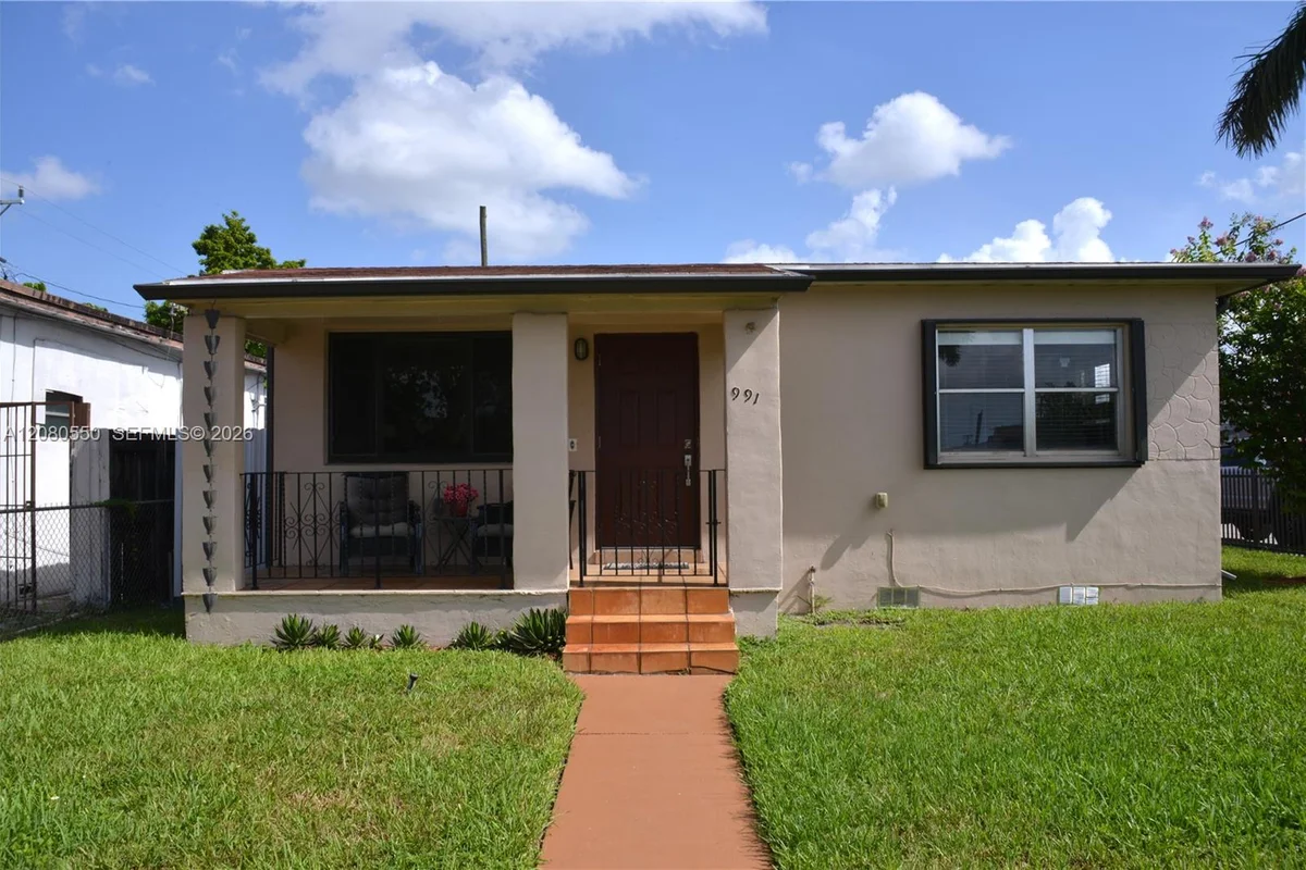 991 E 47th St, Hialeah: photo 1 of 41