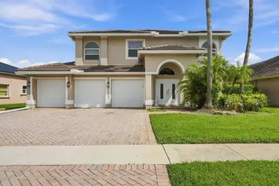 1720 Corsica Dr, Wellington: photo 1 of 37