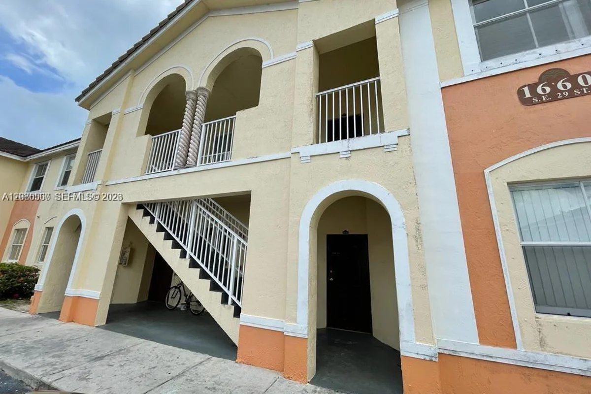 1660 SE 29th St #200, Homestead: photo 1 of 1