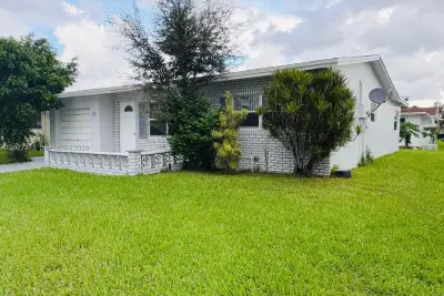 720 NW 74th Way, Margate: photo 1 of 19