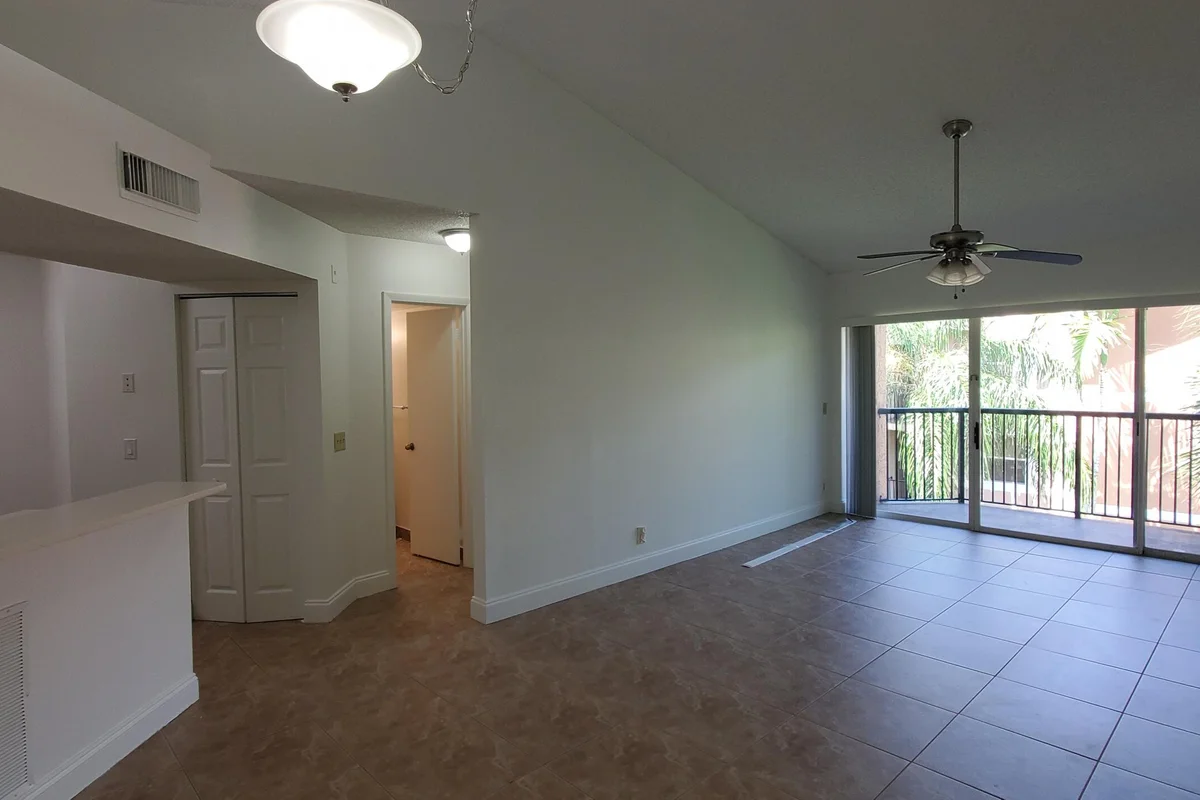 8721 Wiles Rd #302, Coral Springs: photo 1 of 12