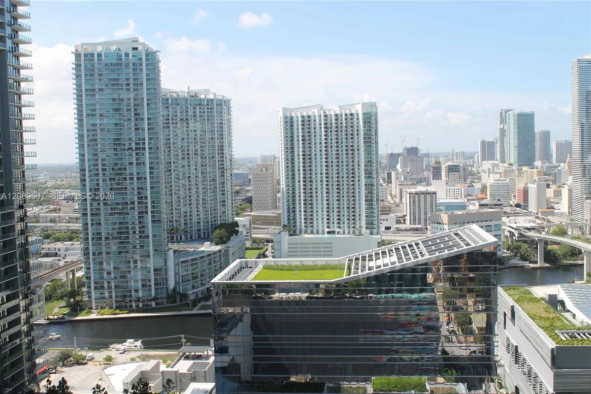 45 SW 9th St #2809, Miami: photo 1 of 39