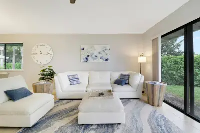 109 Club Dr, Palm Beach Gardens: photo 1 of 41