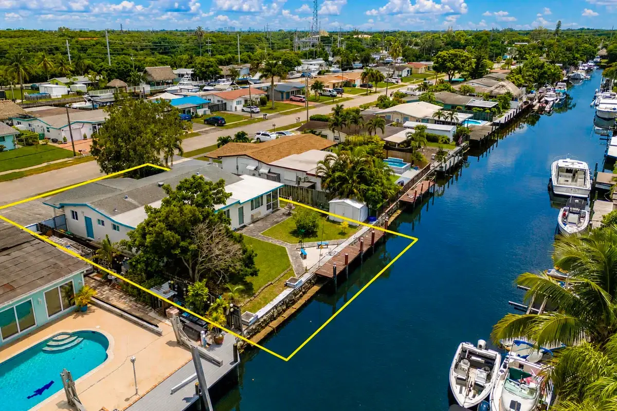 4521 SW 42nd Ter, Dania Beach: photo 1 of 32