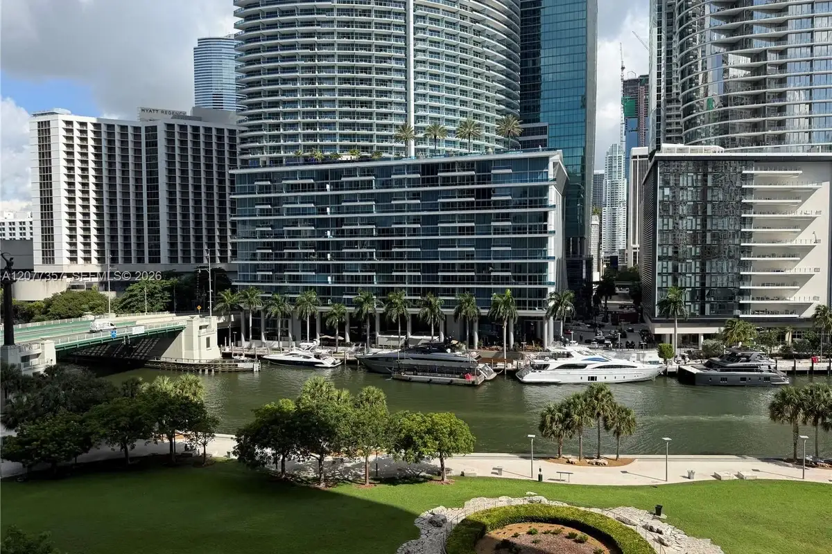 Condo in Miami: photo 1 of 15